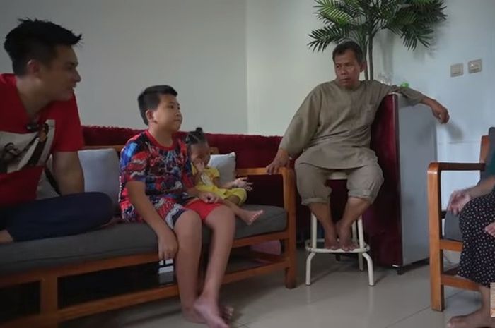 Baim Wong mengunjungi Gilang