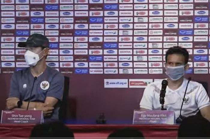 Shin Tae-yong dan Egy Maulana Vikri  dalam konferensi pers  Jelang duel timnas Indonesia Vs Vietnam dalam lanjutan Kualifikasi Piala Dunia 2022 zona Asia grup G, Minggu (6/6/2021).