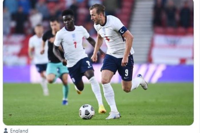 Kapten timmas Inggris, Harry Kane (kanan) ketika beraksi dalam laga uji coba jelang Piala Eropa 2020 melawan timnas Austria, Rabu (2/6/2021).