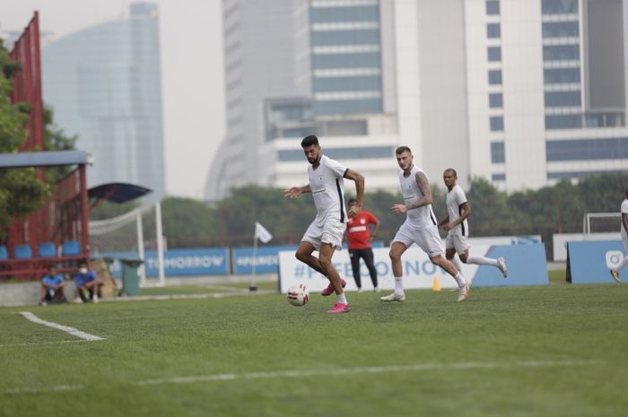 Yevhen Bokhashvili saat menjalani latihan dengan skuad Persipura Jayapura di Jakarta