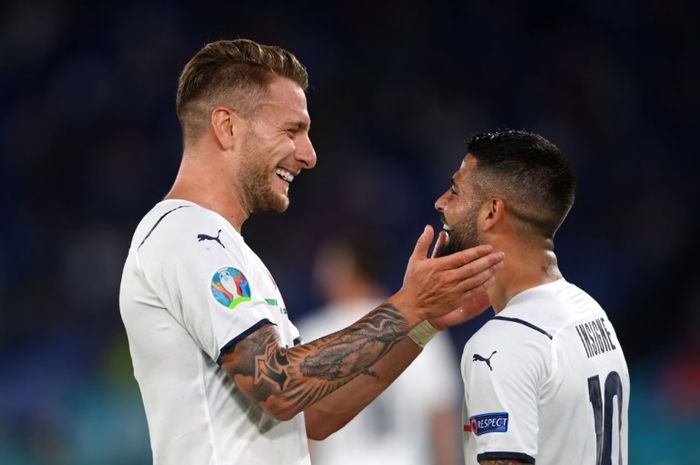 Dua penyerang timnas Italia, Ciro Immobile dan Lorenzo Insigne, dalam laga melawan timnas Turki di Euro 2020.