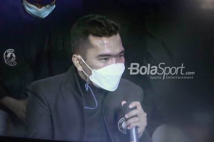 Chairman AHHA PS Pati FC, Putra Siregar, sedang memberikan sambutan dalam jumpa persnya dengan awak media di Jakarta, 14 Juni 2021.