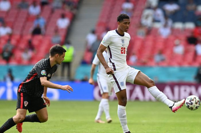 Wonderkid timnas Inggris, Jude Bellingham, diyakini sedang dalam perjalanan menjadi pemain kelas dunia setelah menunjukkan penampilan impresif. 