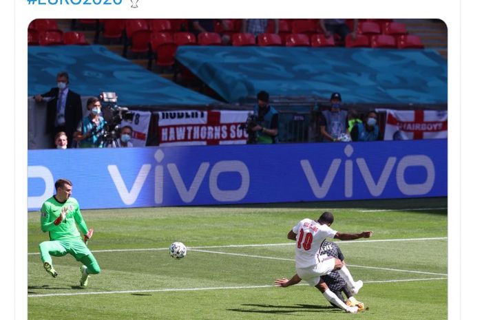 Pemain Inggris, Raheem Sterling, mencetak gol ke gawang Kroasia, pada laga Piala Eropa 2020, Minggu (13/6/2021) di Stadion Wembley, London, Inggris.