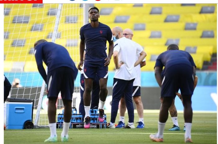 Paul Pogba (tengah) ketika berlatih bersama Timnas Perancis.