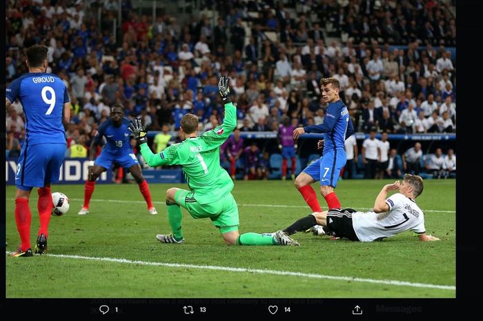 Momen Antoine Griezmann cetak gol timnas Prancis ke gawang timnas Jerman di semifinal Euro 2016.