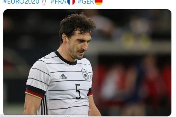 Ekspresi lesu Matt Hummels setelah membuat gol bunuh diri yang menyebabkan timnas Jerman takluk 0-1 dalam laga kontra timnas Prancis dalam matchday 1 EURO 2020.
