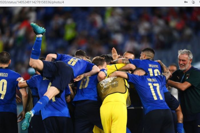 Eks bek Manchester United, Gary Neville, menjelaskan satu masalah besar yang dihadapi timnas Italia di EURO 2020.