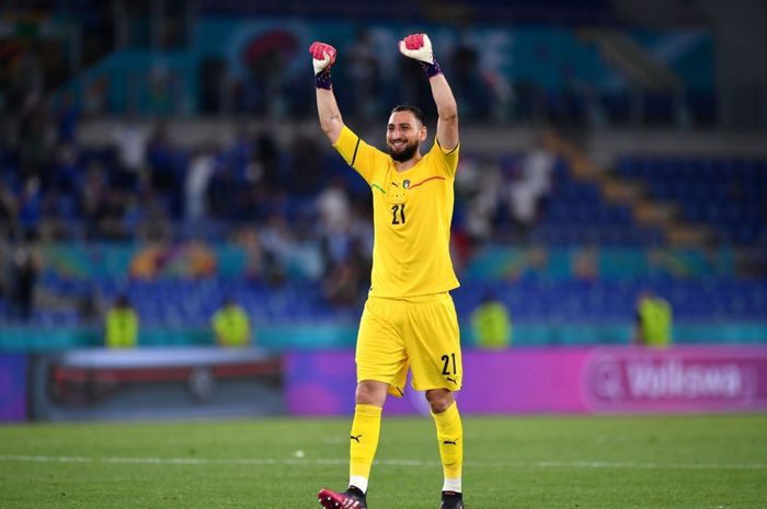 EURO 2020 - Pantesan Good, Donnarumma Wears Devil's Gloves ...