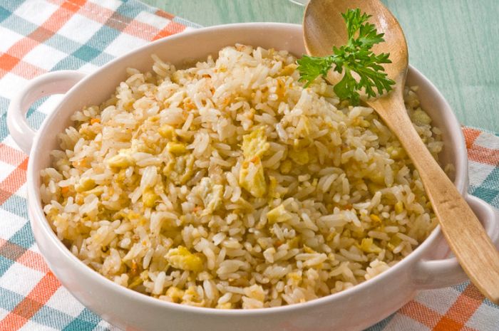 Resep Nasi Goreng Bawang Putih Enak, Menu Sarapan Kilat yang Bisa Bikin