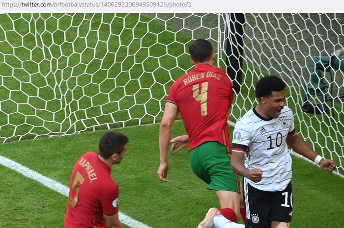 Striker timnas Jerman, Serge Gnabry, merayakan gol timnya ke gawang timnas Portugal dalam laga Grup F EURO 2020 di Stadion Football Arena, Sabtu (19/6/2021).