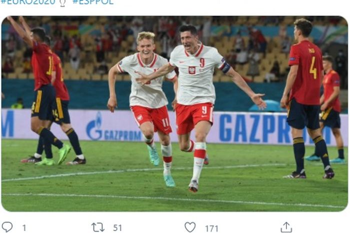 Robert Lewandowski merayakan gol yang dicetaknya dalam laga Spanyol vs Polandia di EURO 2020, Sabtu (19/6/2021) di Sevilla.