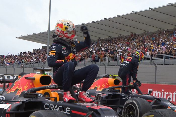Pembalap Red Bull Racing, Max Verstappen, bereaksi saat finis pertama pada balapan Formula 1 GP Prancis 2021 di Sirkuit Paul Richard, Minggu (20/6/2021).