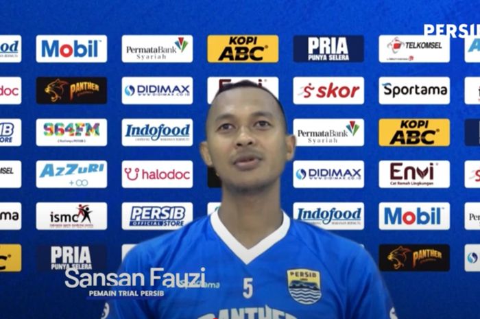 Mantan striker Persis Solo dan Tira Persikabo, Sansan Fauzi diberi waktu dalam satu pekan untuk menjalani trial bersama Persib Bandung.