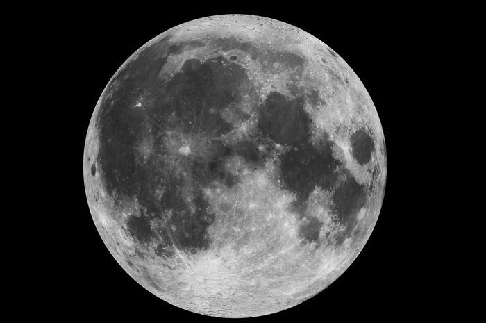 Akan ada Fenomena Strawberry Supermoon Besok, Ini Waktu dan Wilayah