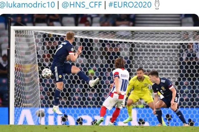 Luka Modric trending topic usai cetak gol di luar nalar pada EURO 2020. Akun Twitter resmi FIFA pun sebut Modric ajaib.