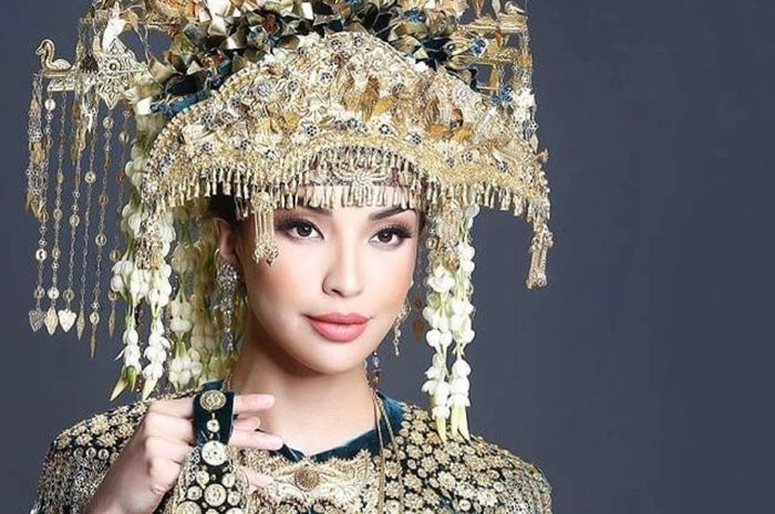 Manohara saat pakai baju pengantin adat Palembang