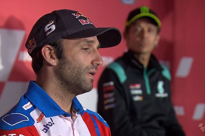 Johann Zarco menilai performa Valentino Rossi akan membaik bersama Aramco VR46 dan jangan pensiun dulu. 