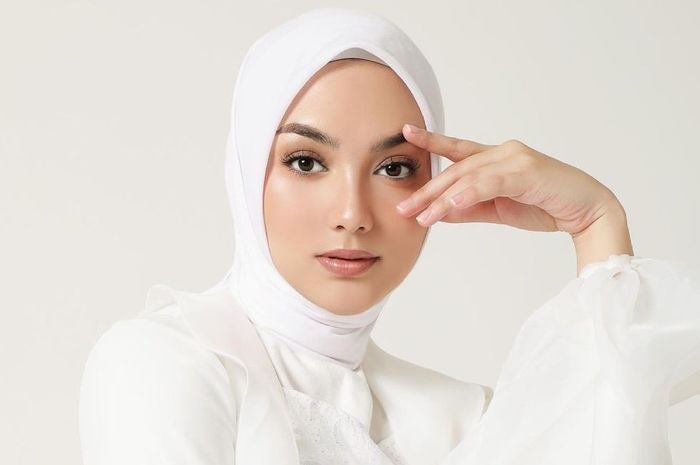 Nggak Heran Punya Paras Cantik dan Keluarga Harmonis