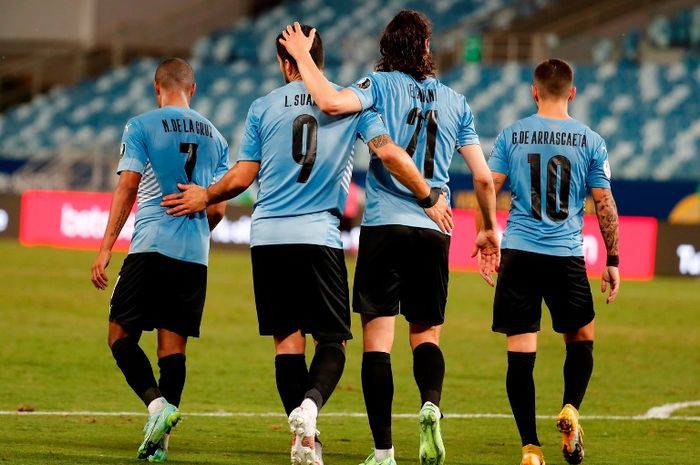 Selebrasi para pemain Uruguay usai menjebol gawang Bolivia pada Copa America 2021.