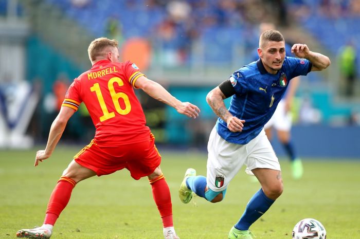 Gelandang timnas Italia, Marco Verratti (kanan), tampil selama 90 menit kala menghadapi Wales pada matchday ketiga EURO 2020.