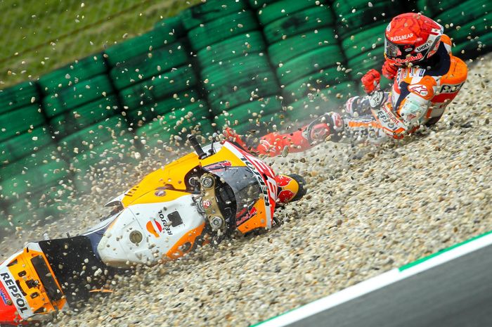 Pembalap MotoGP, Marc Marquez kala terjungkal dari motornya.