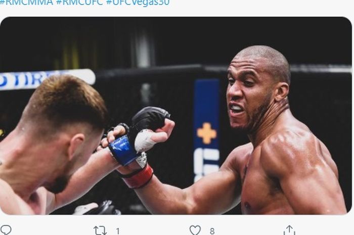 Ciryl Gane mengalahkan Alexander Volkov di UFC Vegas 30, Minggu (27/6/2021) WIB.