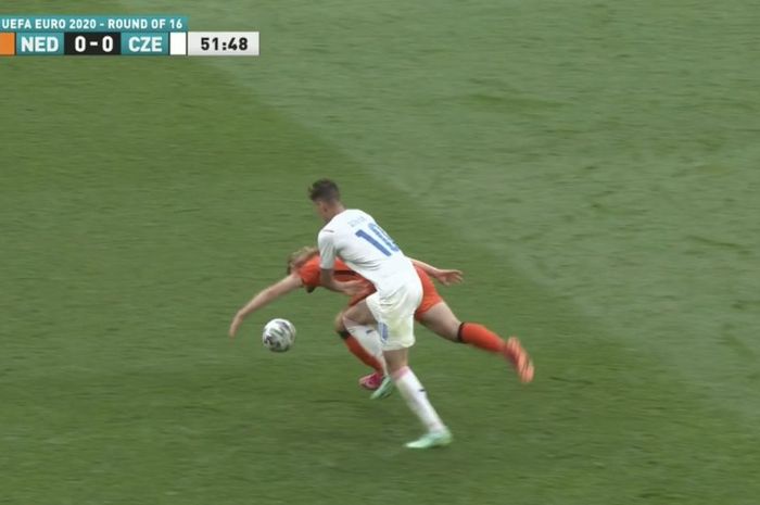 Insiden handsball Matthijs de Ligt dalam laga Belanda vs Rep Ceska di Euro 2020.