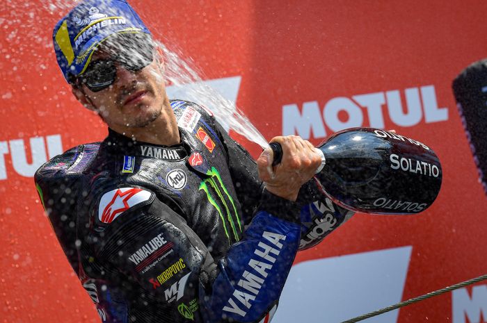 Pembalap Monster Energy Yamaha, Maverick Vinales, di podium MotoGP Belanda 2021 di Sirkuit Assen, Minggu (27/6/2021).