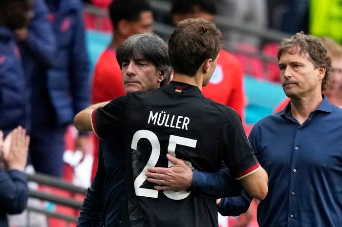 Joachim Loew resmi mengakhiri masa baktinya sebagai pelatih timnas Jerman dengan pahit usai takluk dari timnas Inggris di babak 16 besar Euro 2020.