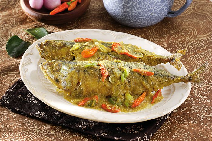Hidangan pesmol ikan kembung yang cocok jadi lauk menu makan siang enak.