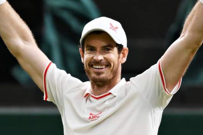 Petenis putra Britania Raya, Andy Murray, melakukan selebrasi usai memenangi laga sengit kontra Oscar Otte (Jerman) pada babak kedua Wimbledon 2021.
