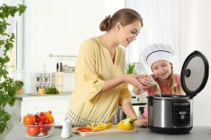 Membersihkan Wadah Rice Cooker