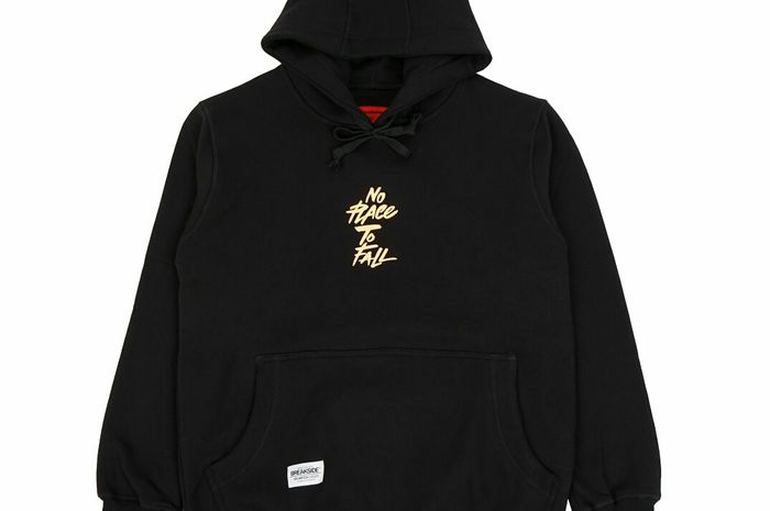 5 Rekomendasi Hoodie Brand Lokal Warna Hitam dengan Harga Terjangkau