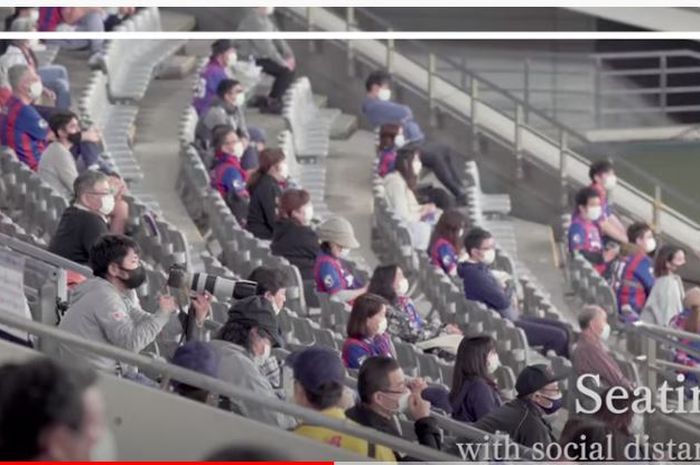 Ilustrasi situasi tribune stadion yang menggelar pertandingan Liga Jepang di tengah pandemi COVID-19.