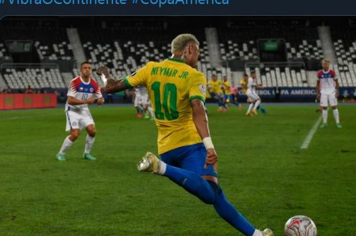 Aksi Neymar dalam duel Copa America 2021 atara Brasil vs Cile.