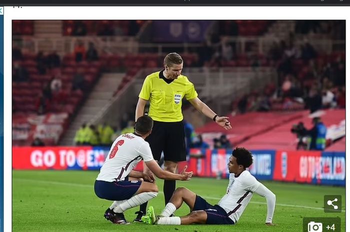 Trent Alexander-Arnold (kanan) tidak bisa membela Timnas Inggris di Euro 2020 akibat cedera.