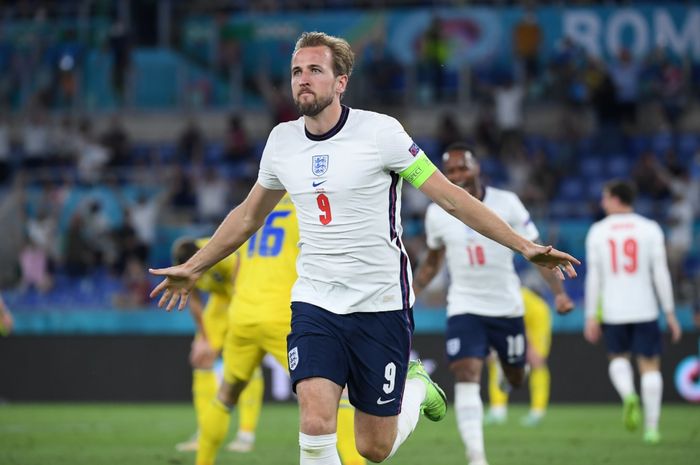 Momen selebrasi Harry Kane usai membobol gawang Ukraina pada laga babak perempat final EURO 2020.