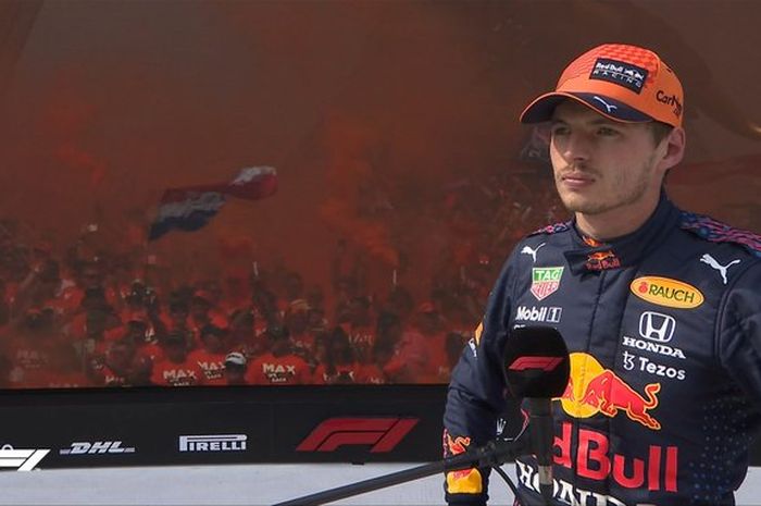 Pembalap Red Bull Racing, Max Verstappen, setelah finis pertama pada F1 GP Austria di Red Bull Ring, Minggu (4/7/2021).