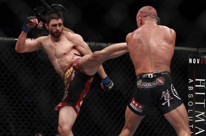 Duel Carlos Condit vs Georges St-Pierre di UFC 154.