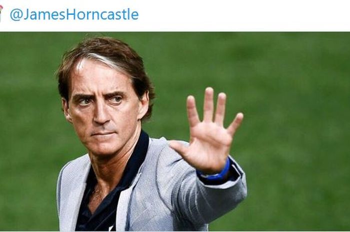 Cukup dengan segelas kopi, Alessandro Costacurta sudah tahu bahwa Roberto Mancini pilihan yang cocok untuk jadi pealtih Italia.