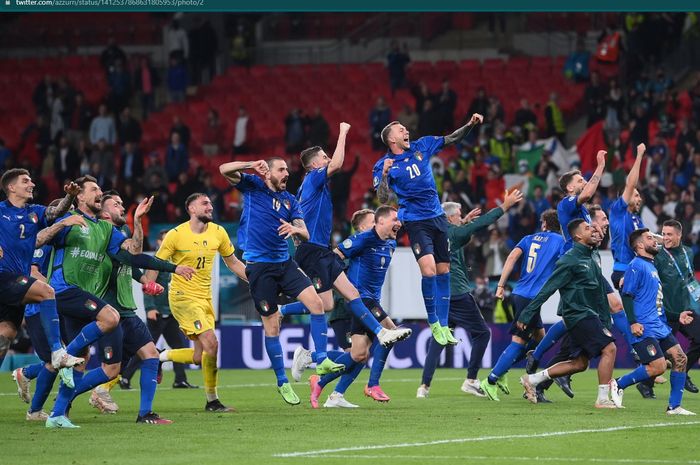 Para pemain timnas Italia merayakan kelolosan mereka ke babak final EURO 2020 usai menaklukkan timnas Spanyol di semifinal.