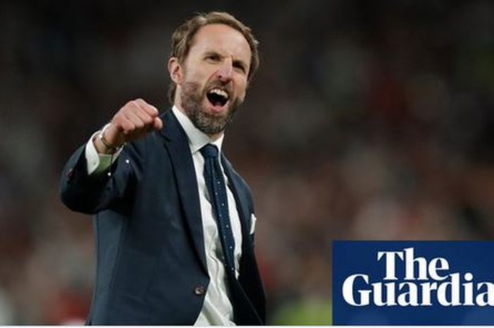 Pelatih timnas Inggris, Gareth Southgate, melakukan selebrasi.