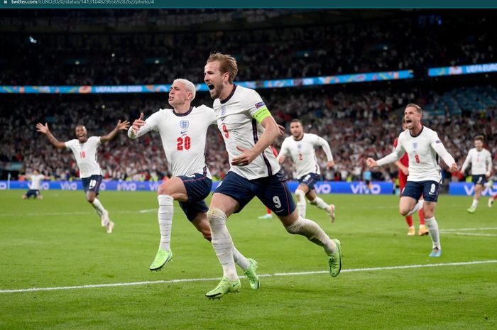 Momen selebrasi penyernag timnas Inggris, Harry Kane usai mencetak gol ke gawang Denmark pada laga semifinal EURO 2020.