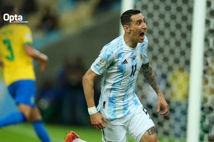 Winger timnas Argentina, Angel Di Maria, melakukan selebrasi usai membobol gawang timnas Brasil pada final Copa America 2021.