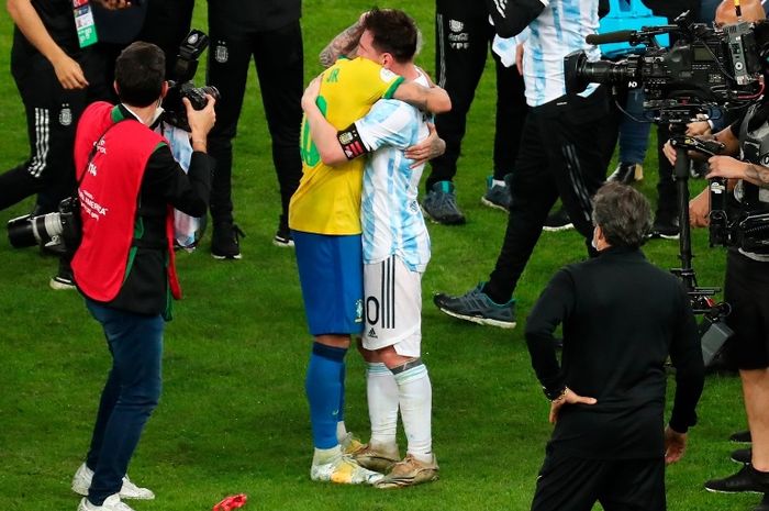 Momen mesra Lionel Messi dan Neymar selepas final Copa America 2021.