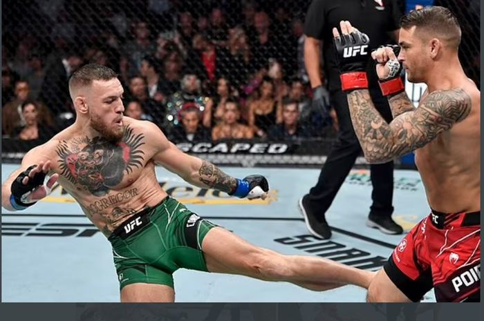 Momen pertarungan Conor McGregor vs Dustin Poirier pada UFC 264, Minggu (11/7/2021) WIB di Las Vegas.