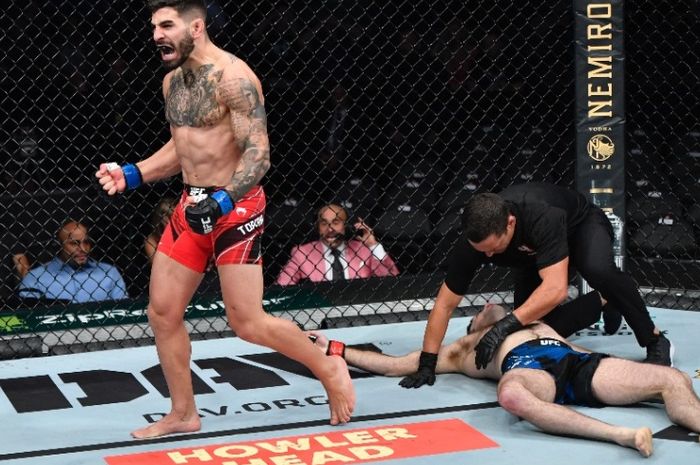 Hasil Ufc 264 Lawan Aneh Guling Guling Rekor Jagoan Spanyol Jadi 11 0 Bolasport Com