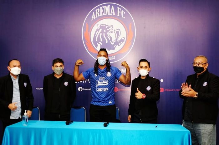 Arema FC baru saja mengumumkan rekrutan anyar mereka dos Santos Fortes.