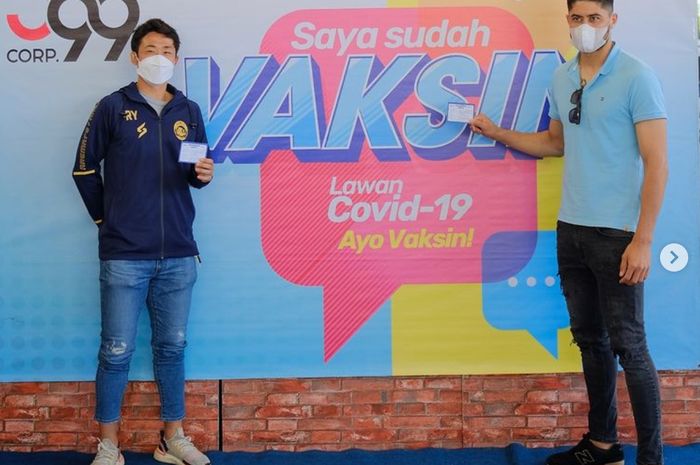 Dua pemain asing Arema FC Adilson Maringa (Brasil) dan Renshi Yamaguchi (Jepang) telah menjalani vaksinasi Covid-19 di Indonesia.